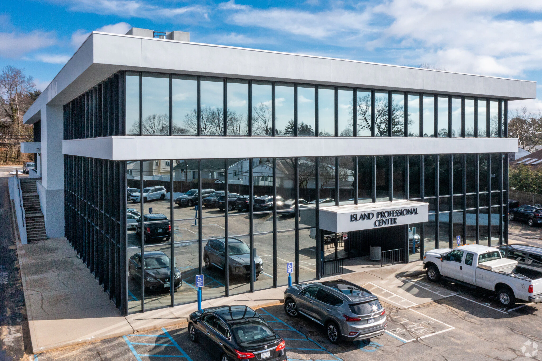 Island Professional Center                                100 Manetto Hill Rd                    1,000 - 4,500 SF of Medical  Space Available in Plainview, NY 11803