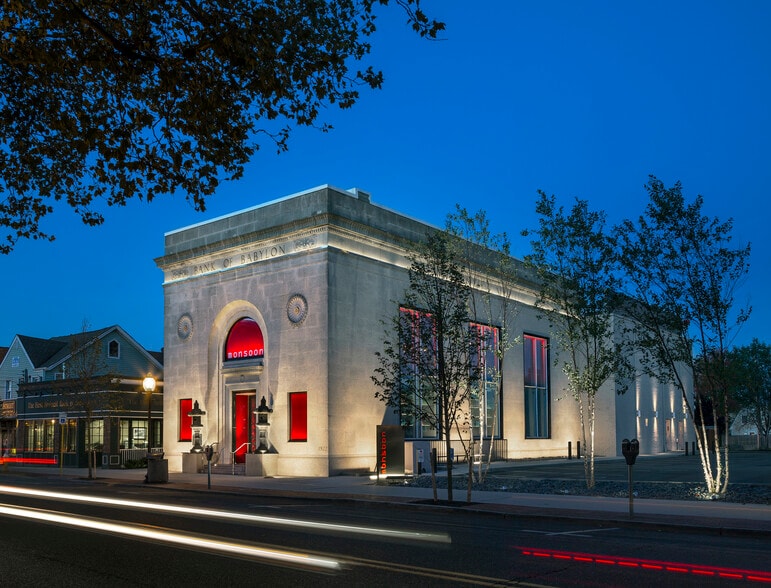 Turn-Key Restaurant Available                                48 Deer Park Ave                    1,248 - 10,400 SF of Retail  Space Available in Babylon, NY 11702